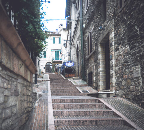 Vicolo della Fortezza appartamenti per vacanza Ride the Beauty nel centro di Assisi